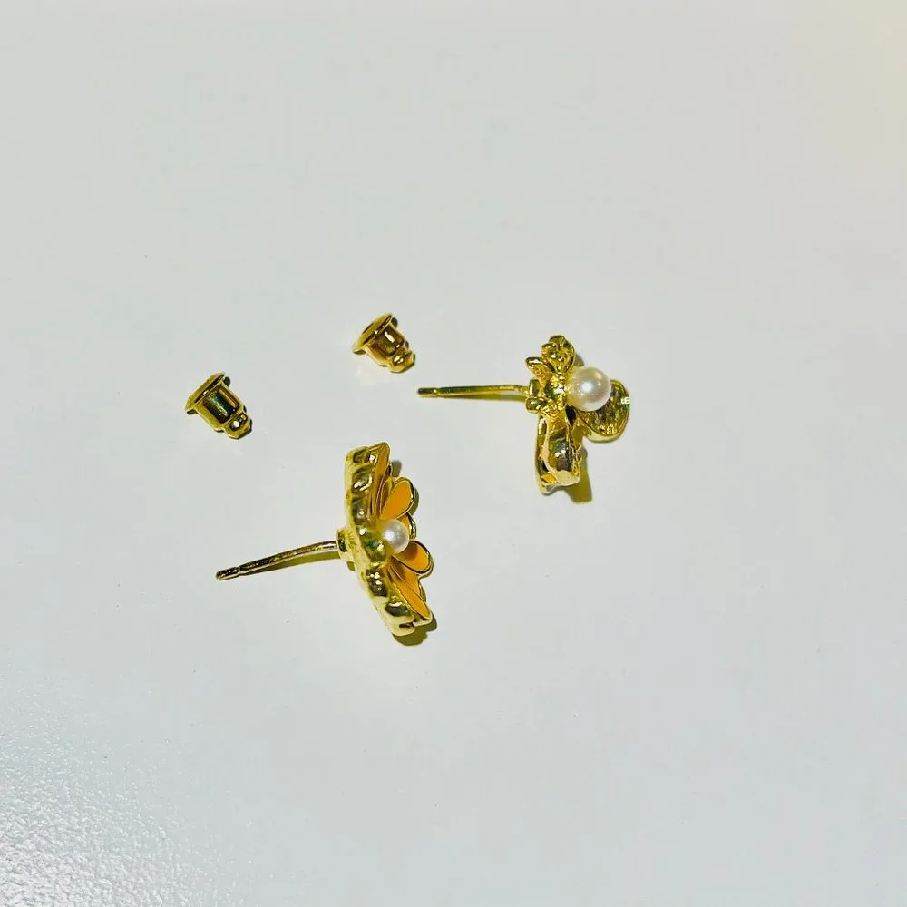 Cute Insect Bee Daisy Flower Stud Earrings Cubic Zirconia Crystal Earrings set - Picture 3 of 4